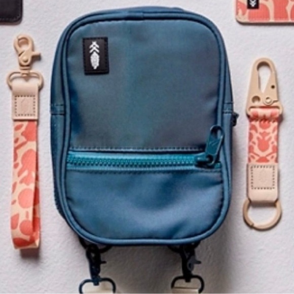HP🔥 NWOT Free People x Thread Teal Small Pocket Crossbody Bag, Adjustable Strap - Picture 2 of 8